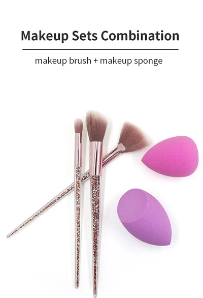 Elegante juego de brochas y esponjas para maquillaje
